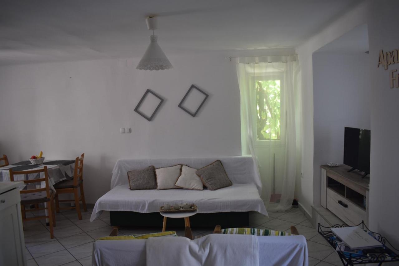 Apartment Estera เยลซา ภายนอก รูปภาพ